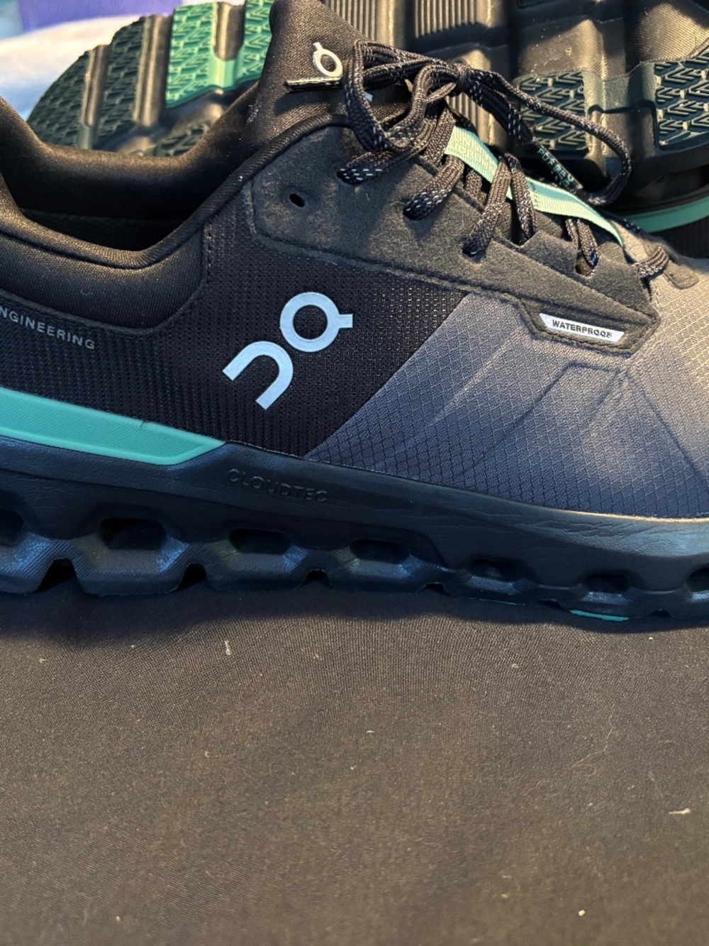 On Cloud- cloud runner 2 waterproof